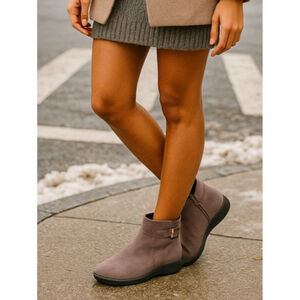 Comfortview Brown Suede Ankle Boots Gold Buckle NYC Streetwear Boho Indie 9